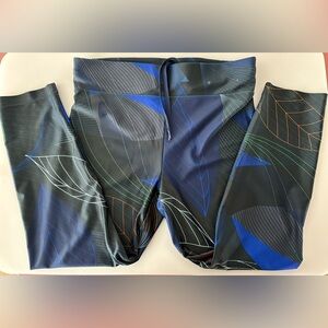 Stylish Blue and Black Leaf Pattern Leggings